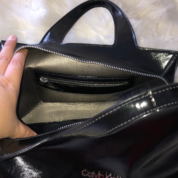 ✨Calvin Klein shiny black purse. Silver zipper. ✨ - Picture 4 of 7